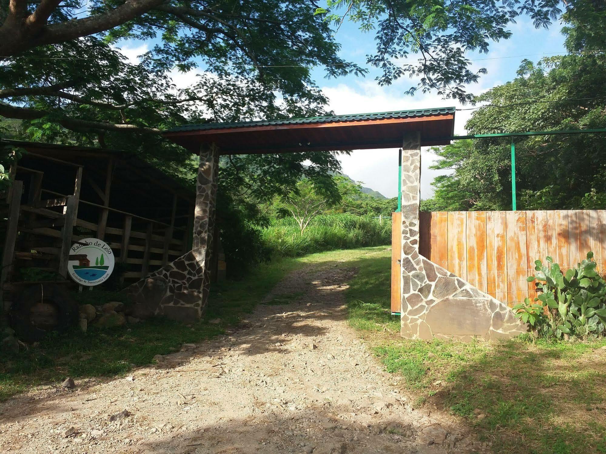 Rancho De Lelo Ecolodge Monteverde Exteriör bild