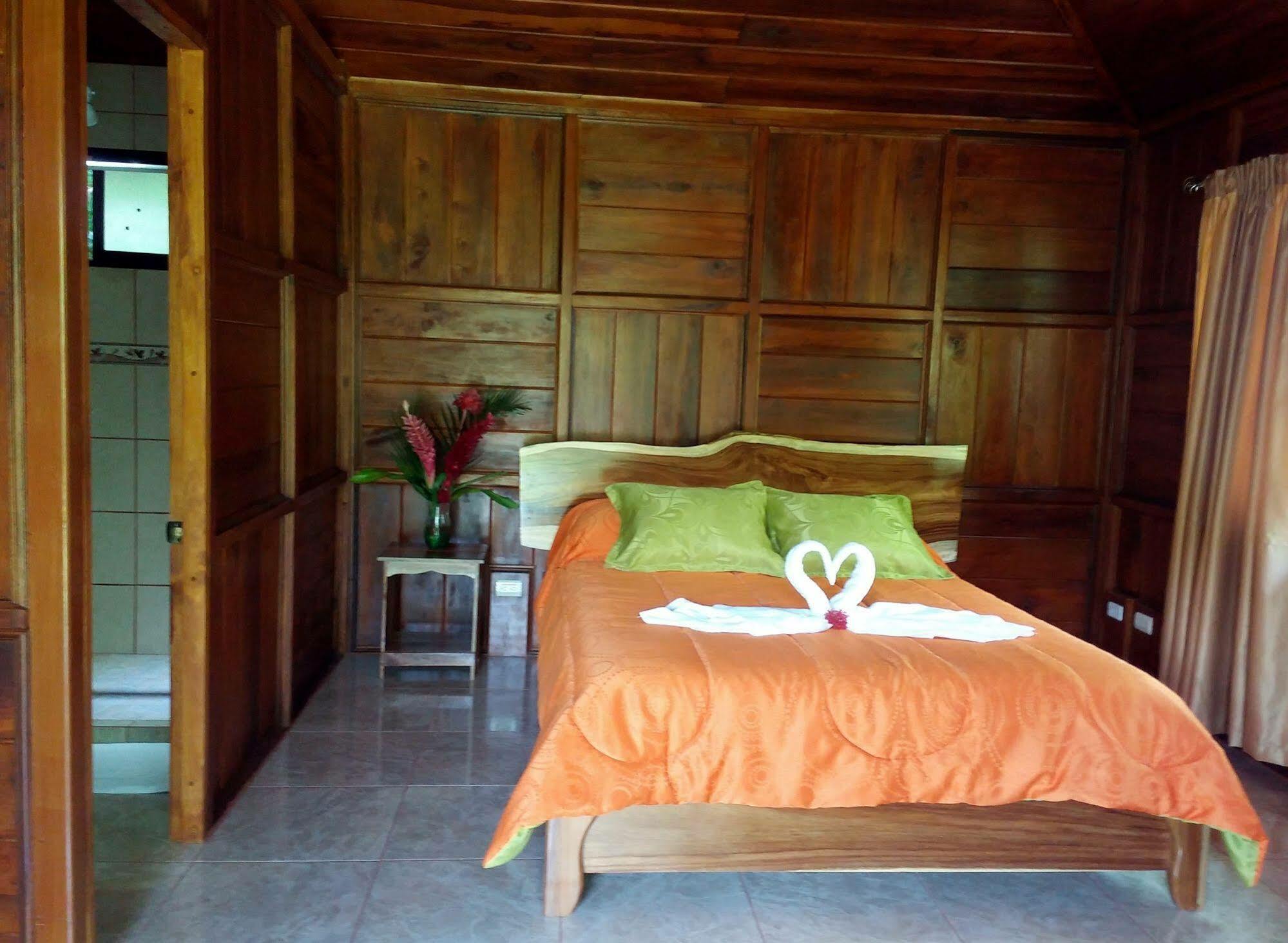 Rancho De Lelo Ecolodge Monteverde Exteriör bild